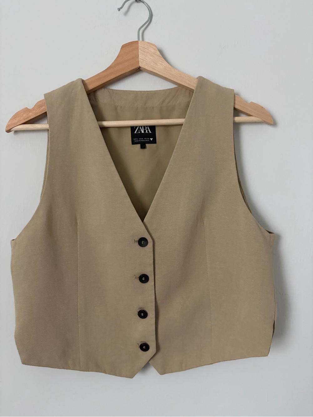 ZARA Beige Button-Front Sleeveless Vest
